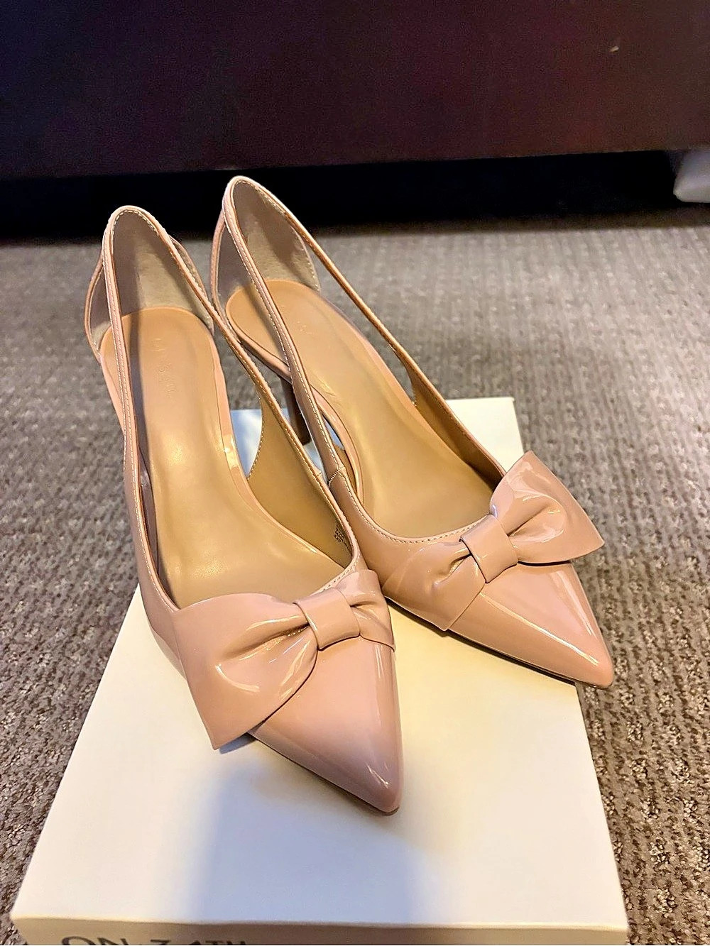 ON-34TH b3 inch Bow Pointed-Toe Heels in nude US 9.5 Like New